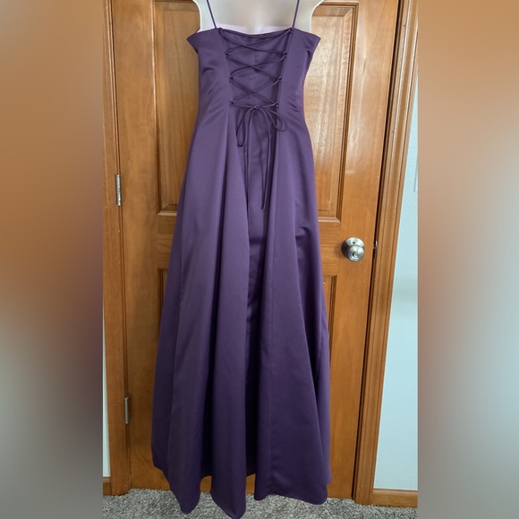 SIZE 8 NIKI LIVAS FORMAL DRESS with REVERSIBLE SHAWL - Picture 3 of 13